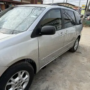 Toyota Sienna 2006 Silver