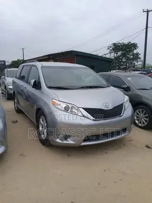 Toyota Sienna 2016 Silver