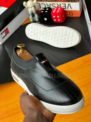 Tommy Hilfiger Black/Brown Loafers/Shoes OS 3f
