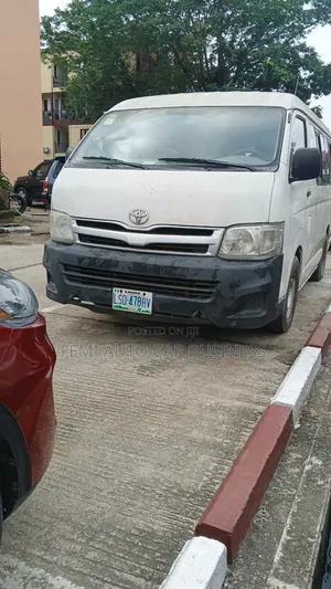 Toyota HiAce 2009 White