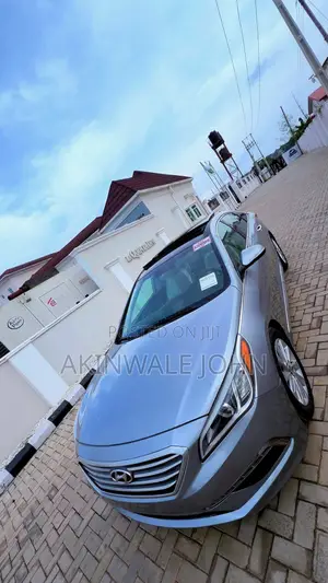 Hyundai Sonata Limited w/Brown Leather PZEV 4dr Sedan (2.4L 4cyl 6A)