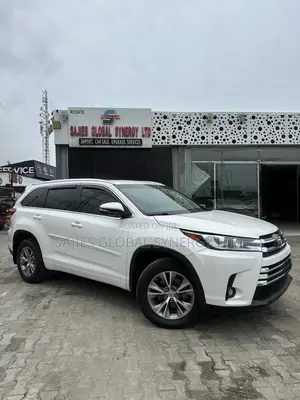Toyota Highlander XLE 4dr SUV AWD (3.5L 6cyl 6A) 2015 White