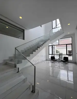 Staircase 10mm Plain Tempered Glass