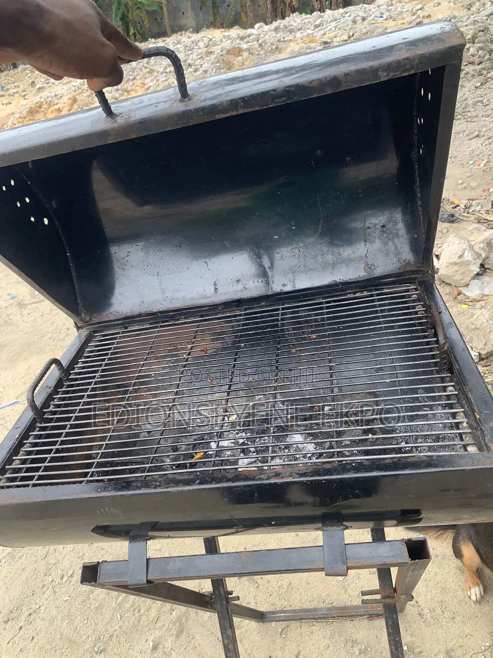 Barbecue Grill Stand