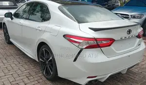 Toyota Camry XSE FWD (2.5L 4cyl 8AM) 2018 White