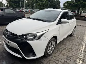 Toyota Yaris L Hatchback 5dr 2017 White