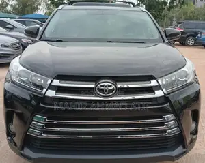 Toyota Highlander XLE 4x4 V6 (3.5L 6cyl 8A) 2018 Black