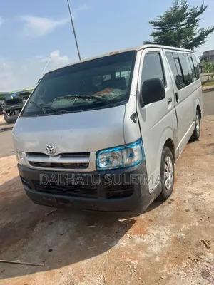Toyota HiAce 2005 Grey