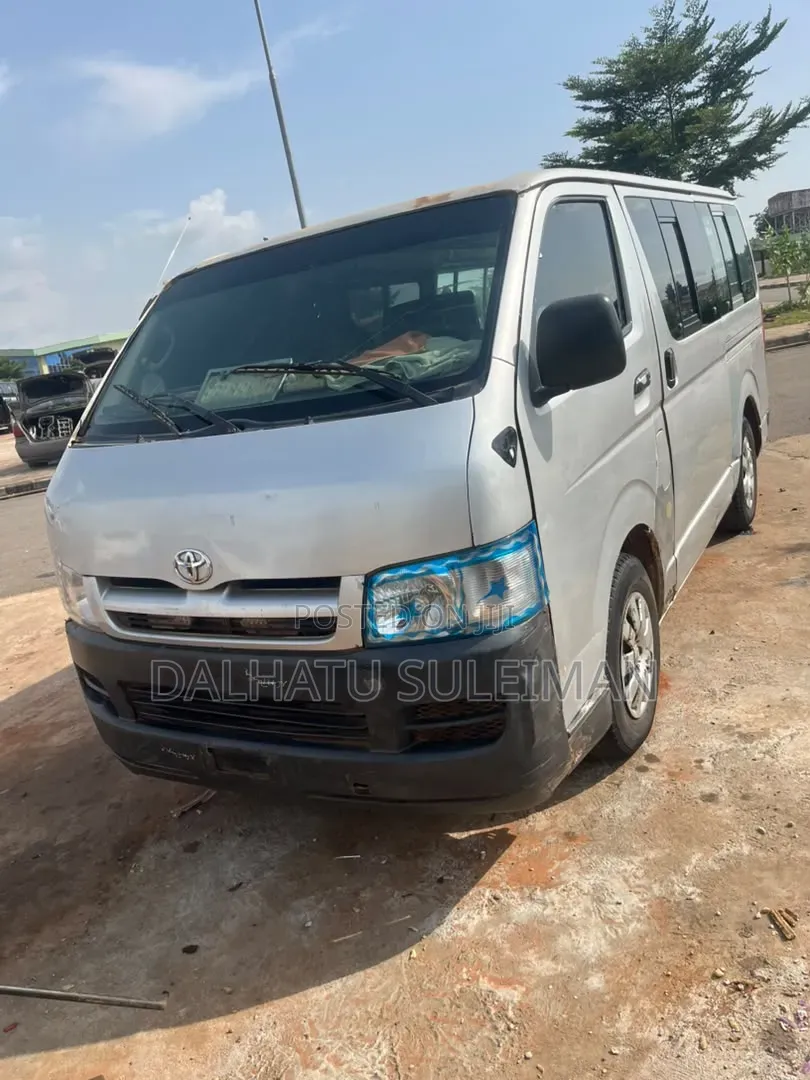 Toyota HiAce 2005 Grey