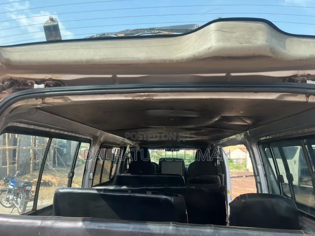 Toyota HiAce 2005 Grey