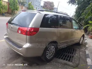 Toyota Sienna XLE 2007 Gold