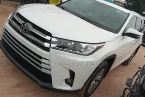 Toyota Highlander XLE 4x4 V6 (3.5L 6cyl 8A) 2018 White
