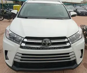 Toyota Highlander XLE 4x4 V6 (3.5L 6cyl 8A) 2018 White