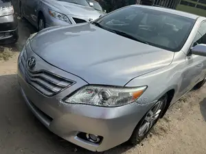 Toyota Camry LE 4dr Sedan (2.5L 4cyl 6A) 2011 Silver