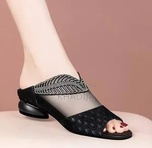Flexible Light Fashionable Shoe