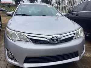 Toyota Camry XLE 4dr Sedan w/Prod. End 11/13 (3.5L 6cyl 6A) 2014 Silver