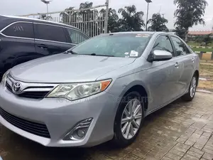 Toyota Camry XLE 4dr Sedan (2.5L 4cyl 6A) 2014 Silver
