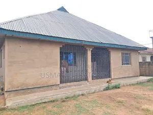3bdrm Apartment in Usmanty, Ilorin South for sale