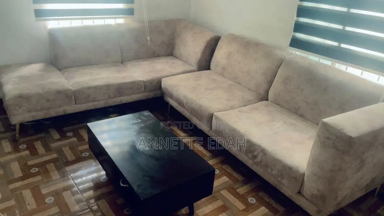 Couch With Centre Table in Okun Ajah