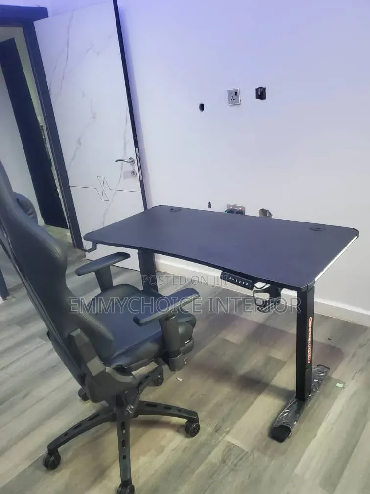 Luxury Modern Gaming Table and Chair