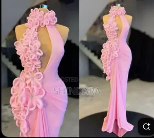 Elegant Pink Mermaid Gown With 3D Flower Appliqué