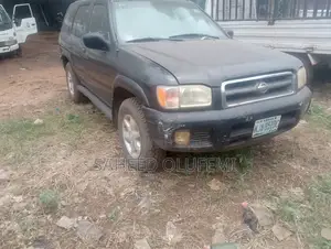 Nissan Pathfinder 2002 Black