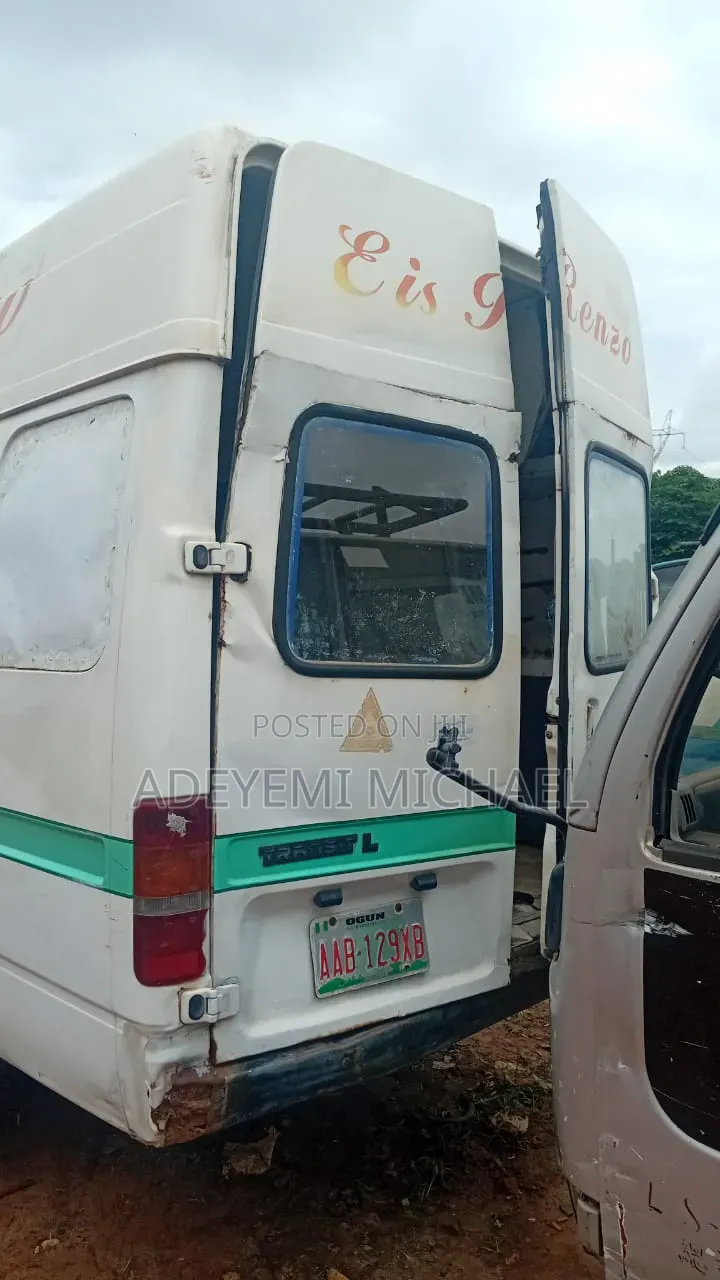 Ford Transit 2000