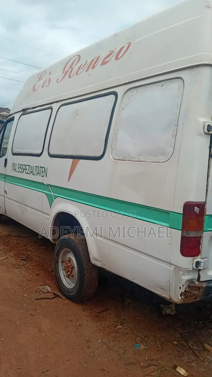 Ford Transit 2000