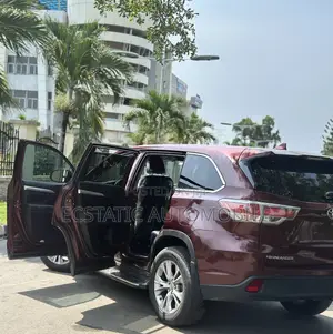 Toyota Highlander LE V6 4x2 (3.5L 6cyl 6A) 2016 Burgundy