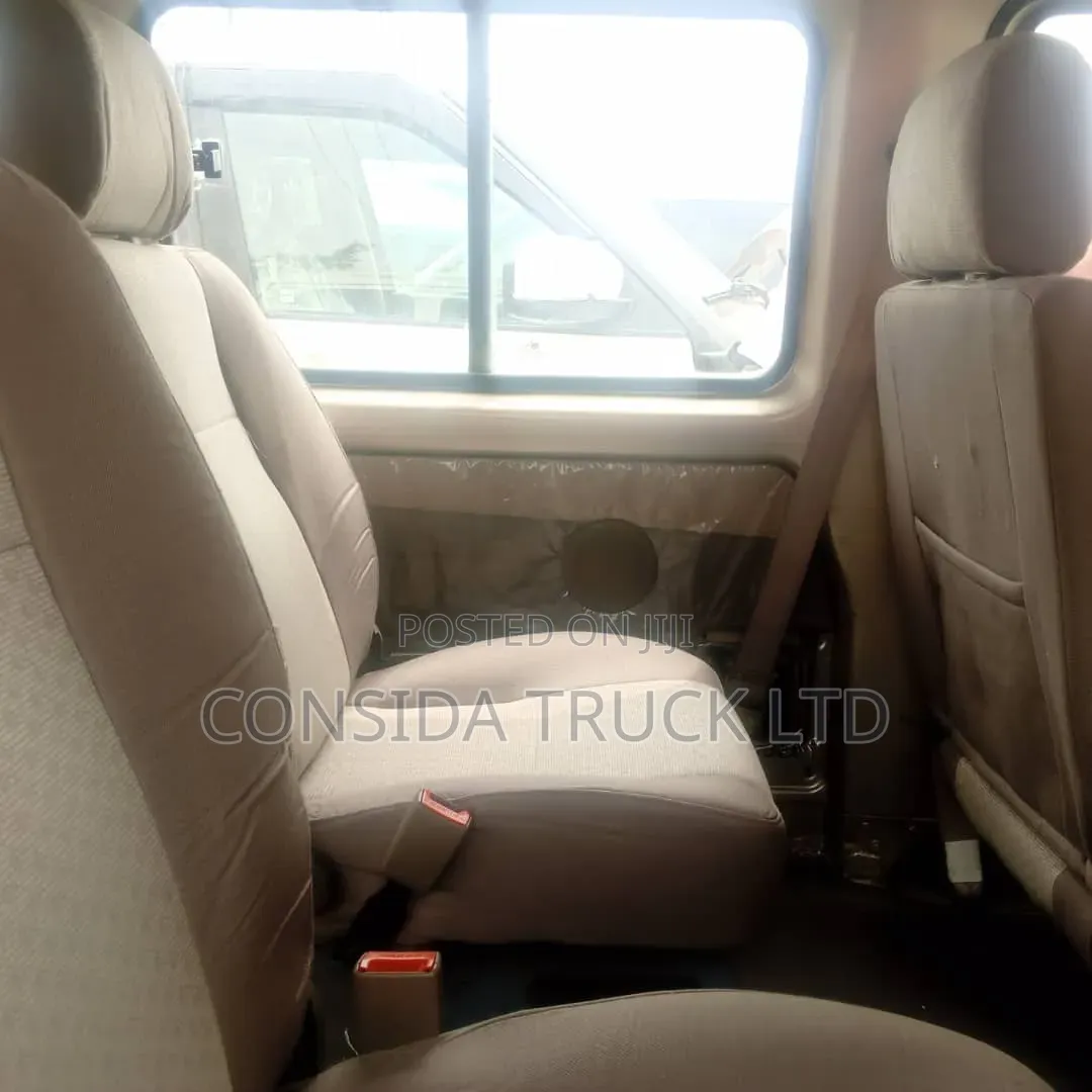 Mitsubishi L300 2005 Silver