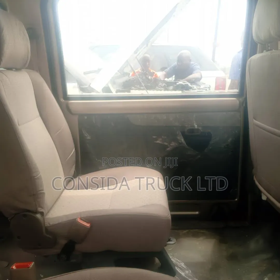 Mitsubishi L300 2005 Silver