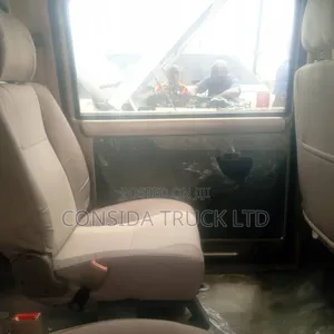 Mitsubishi L300 2005 Silver