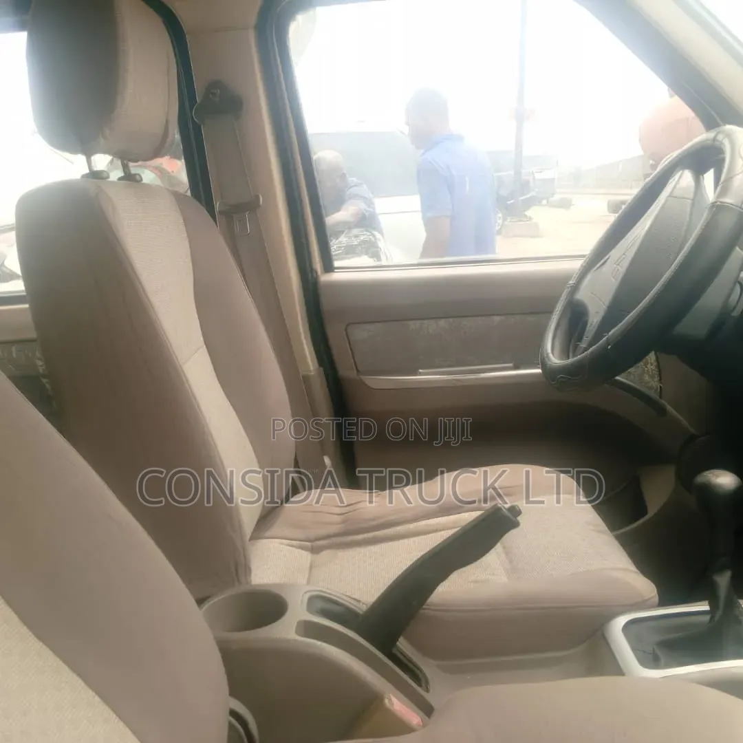 Mitsubishi L300 2005 Silver