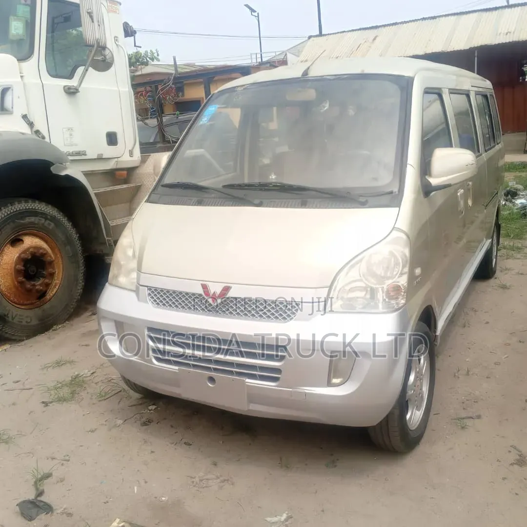 Mitsubishi L300 2005 Silver