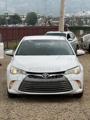 Toyota Camry LE 4dr Sedan (2.5L 4cyl 6A) 2016 White