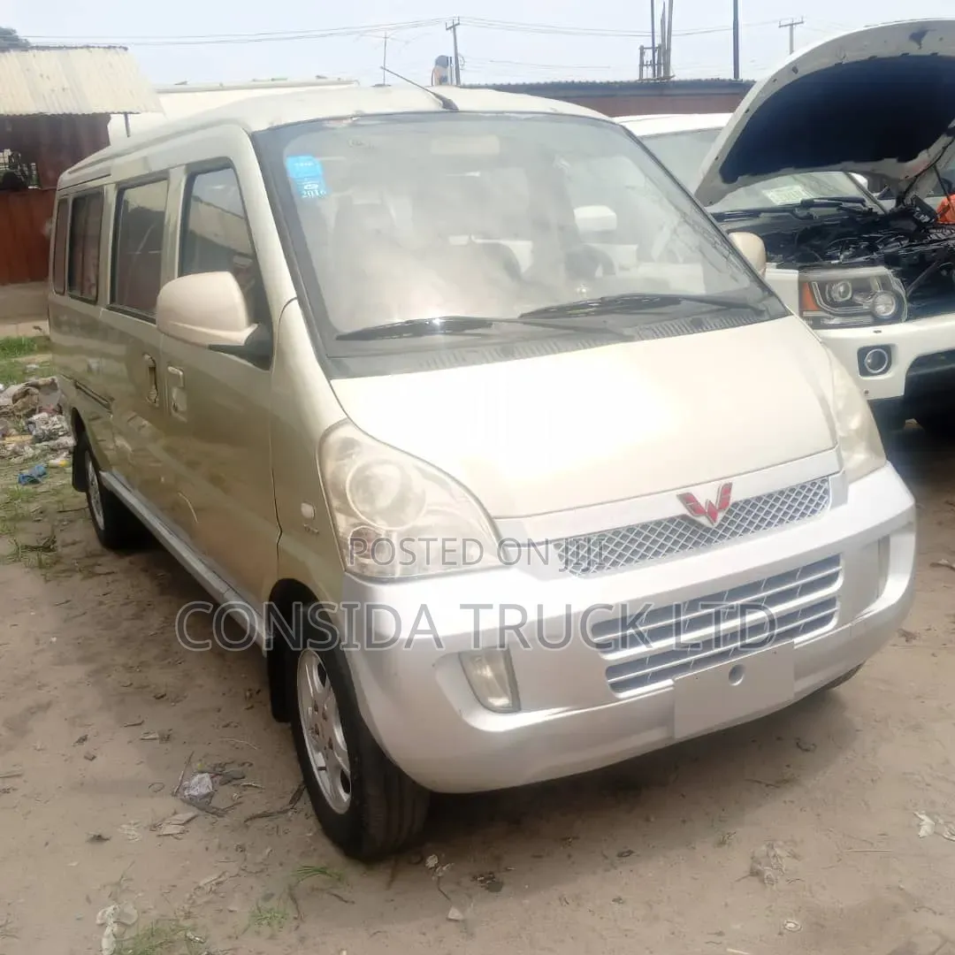 Mitsubishi L300 2005 Silver