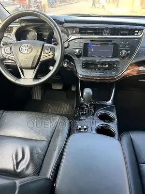 Toyota Avalon XLE Premium 4dr Sedan (3.5L 6cyl 6A) 2014 Gold