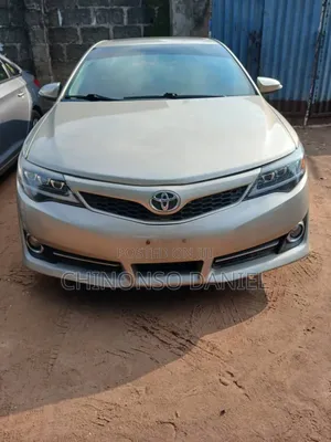 Toyota Camry XLE 4dr Sedan (3.5L 6cyl 6A) 2014 Gold