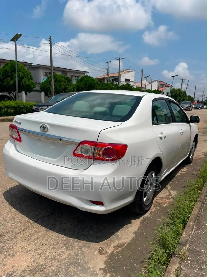Toyota Corolla 2011 White