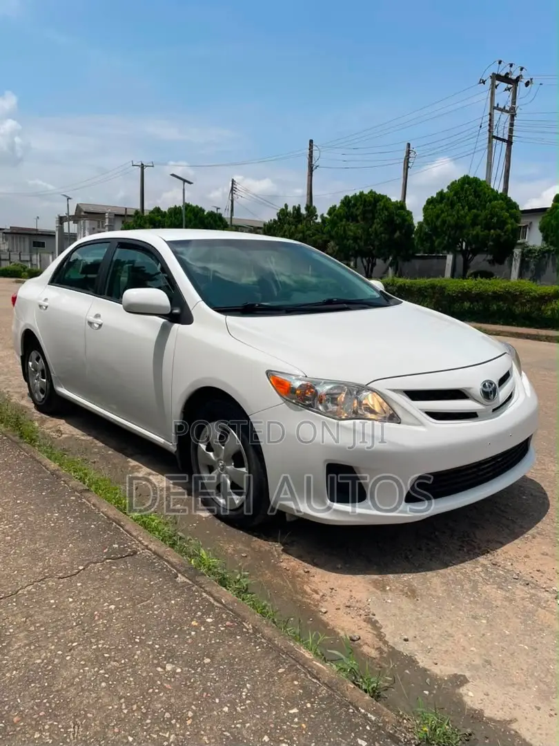 Toyota Corolla 2011 White