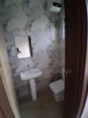 4bdrm Townhouse / Terrace in Santobigger, Sabon Lugbe for rent