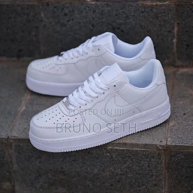 White Nike Airforce 1