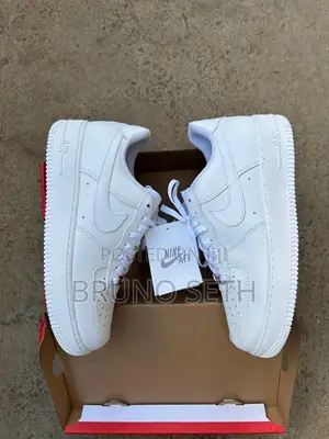 White Nike Airforce 1