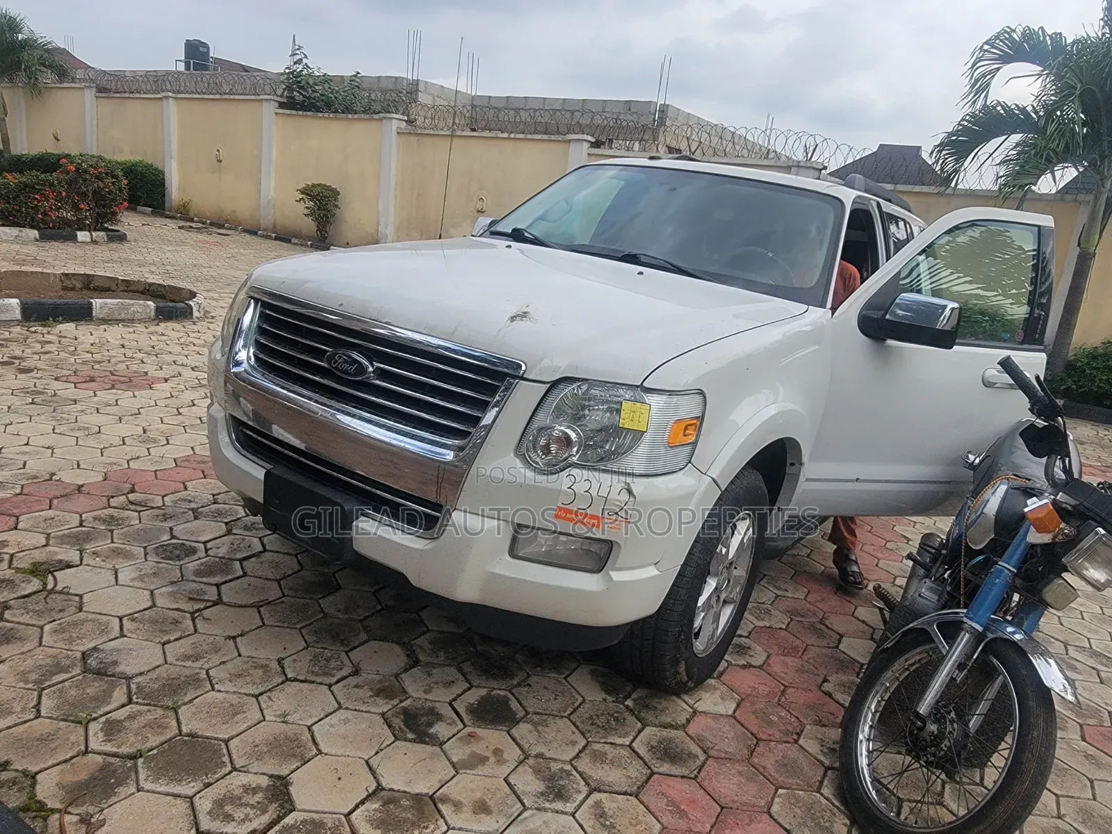 Ford Explorer 2010 White