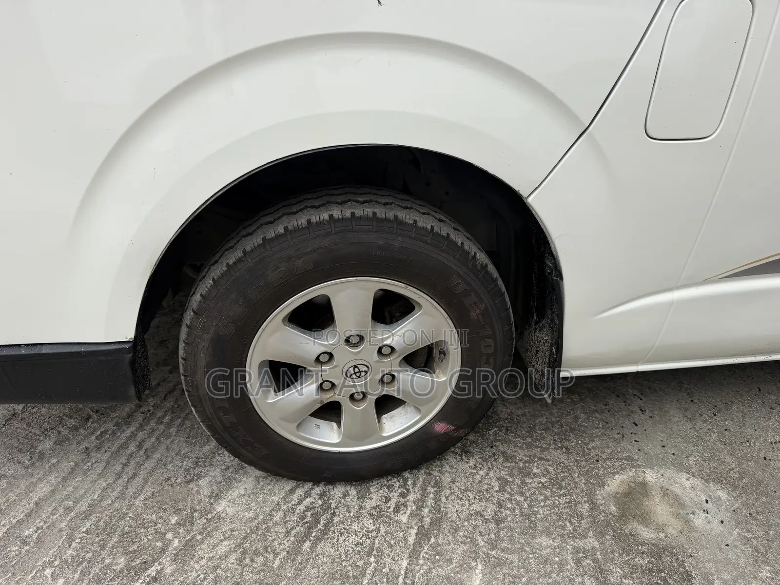 Toyota HiAce 2015 White