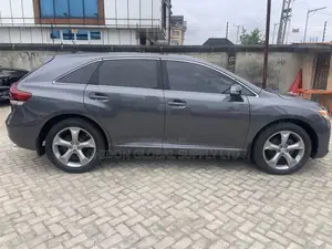 Toyota Venza XLE 4dr Wagon AWD (3.5L 6cyl 6A) 2014 Gray