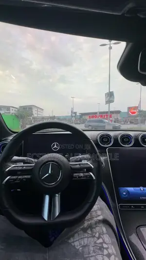 Mercedes-Benz C300 2022 White