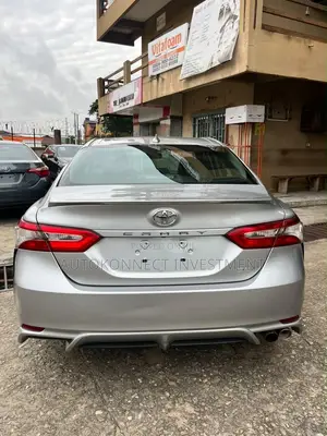 Toyota Camry SE (2.5L 4cyl 8A) 2019 Silver