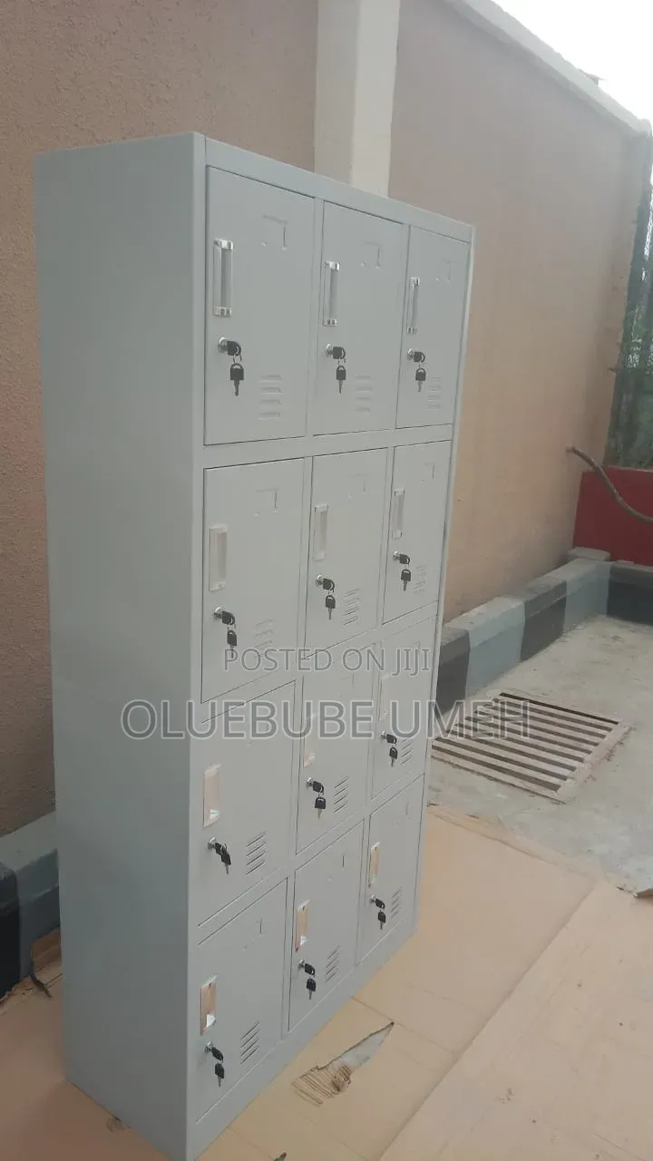 12 Door Locker