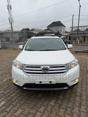 Toyota Highlander SE 3.5L 2WD 2013 White